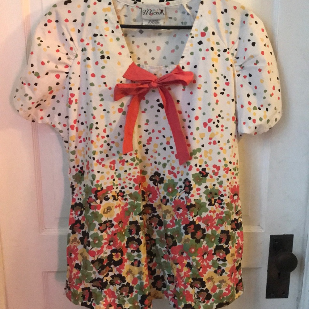 Women’s medium scrub top.